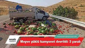 Gercüş’te meyve sebze yüklü kamyonet devrildi: 3 yaralı