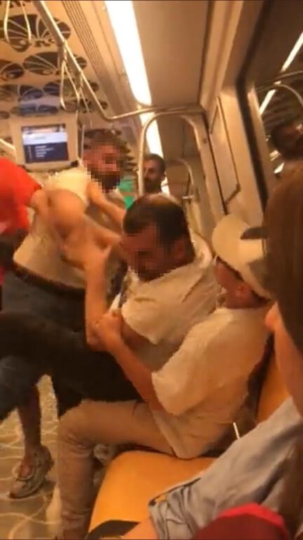 Kadıköy Metroda alkol kavgası: Yolcular araya girdi
