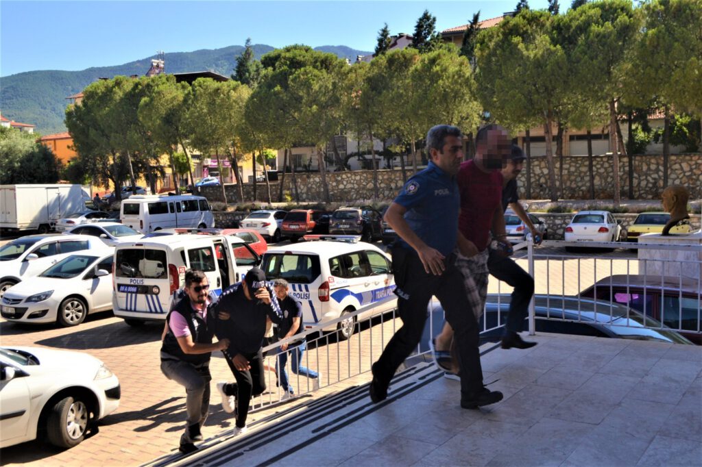 Karacasu’da küçük yaştaki çocukları uyuşturucu ve fuhuş tuzağına düşüren şebeke çökertildi
