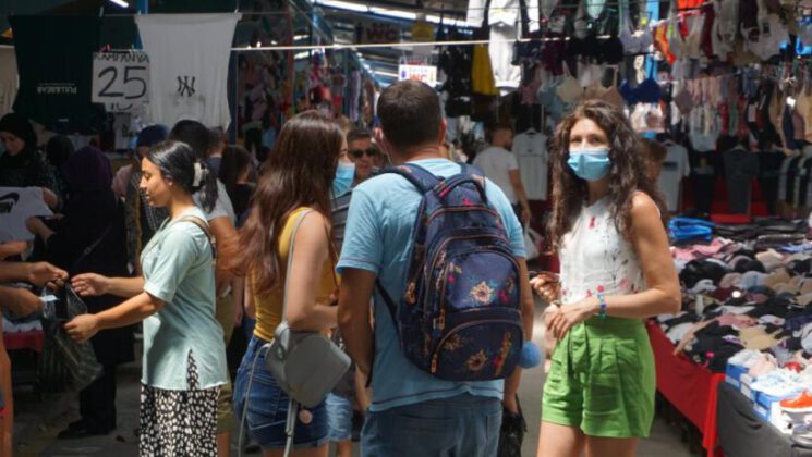Bulgar turistler pazara akın etti, Ulus Pazarı’nda adım atacak yer kalmadı