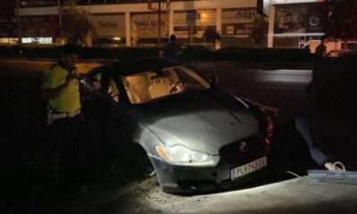 Alkollü sürücü 3 milyon TL’lik aracıyla direğe çarptı: 1 yaralı