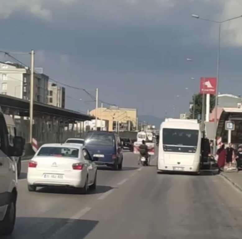 Bursa’da trafikte yaşanan tehlike anlar kameralarda