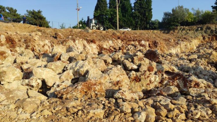 Antalya’da inşaatın temel kazılarında mağara bulundu