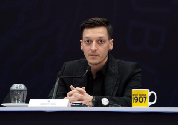 Mesut Özil, Başakşehir’le anlaştı