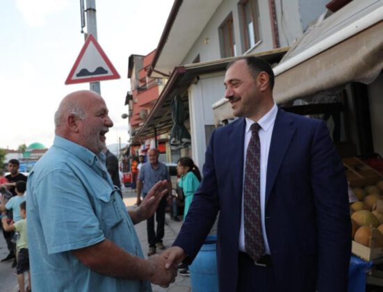 60 yıl sonra ilk kez vali gördüğünü söyleyerek bakın ne tepki verdi