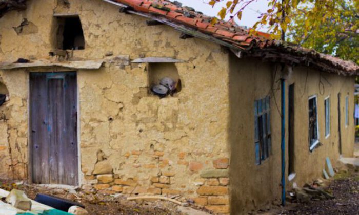 Bursa Yenişehir’de 672 m² arsa üzerindeki tek katlı kerpiç ev satılıktır (çoklu satış)