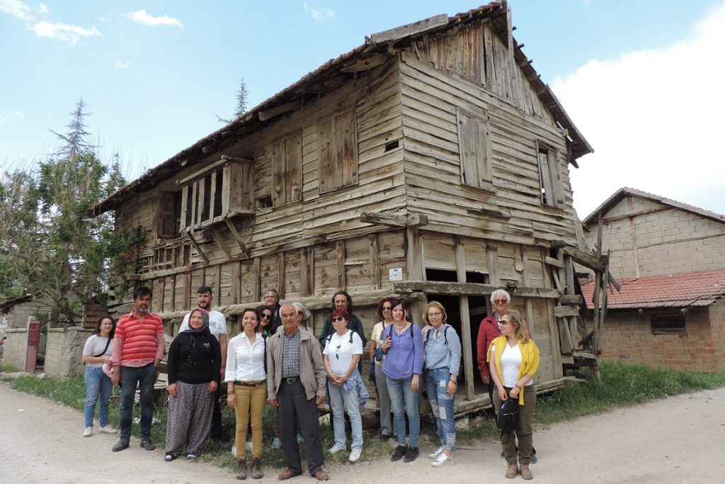 Likya lahitlerinden esinlenerek yapılan bin 658 ambar ve 16’sı ayakta 79 seren kayıt altına alındı