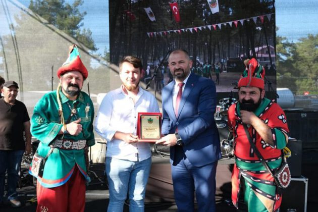 Meyvesi güzel olan altını kaptı