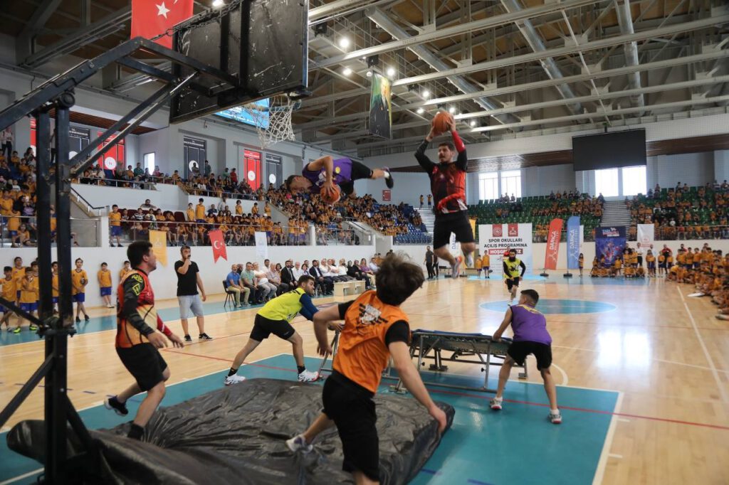 Bu kursta 3 bin 250 çocuk yaz boyu spor yapacak