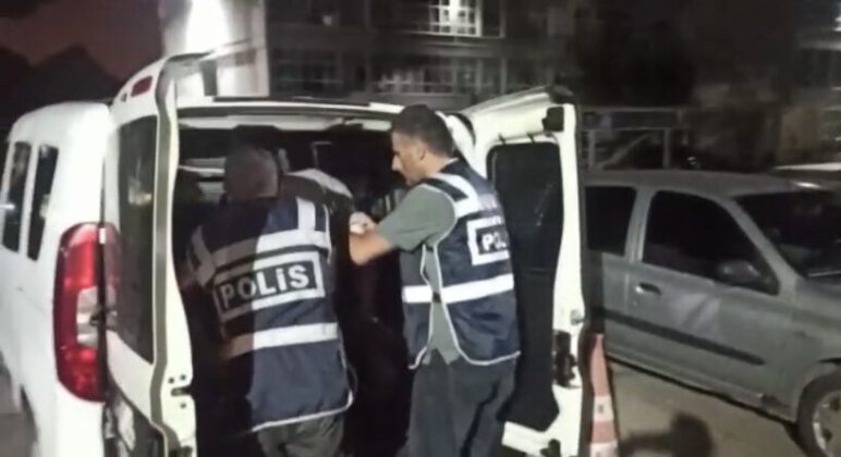 Bursa’da uyuşturucu servisi yapan motokurye kıskıvrak yakalandı