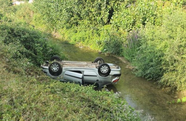 Otomobil dereye uçtu, sürücü burnu bile kanamadan kurtuldu