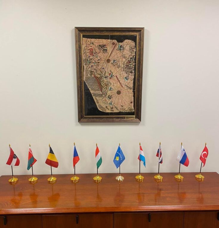 Başkan Usta’dan Dünya Bankası ofisine İznik çinisi