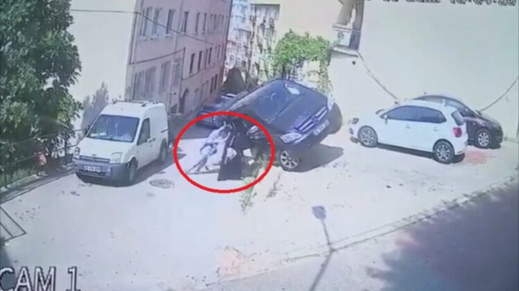 Kadının gücü…Park halindeyken hareket eden VIP minibüsü böyle tuttular