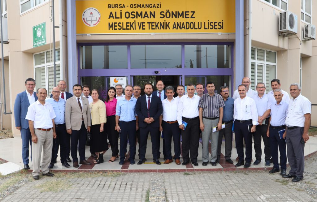 Bursa’da 40 bin öğretmen, 600 bin öğrenci ders başı için gün sayıyor