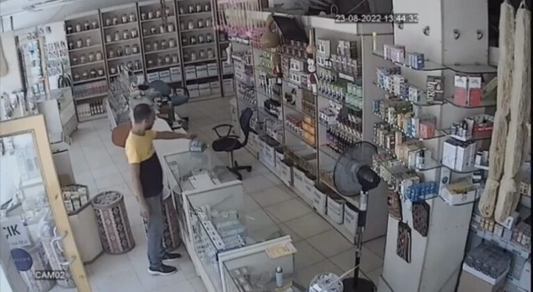 Bursa’da sadaka kutusu hırsızlığı kameralarda