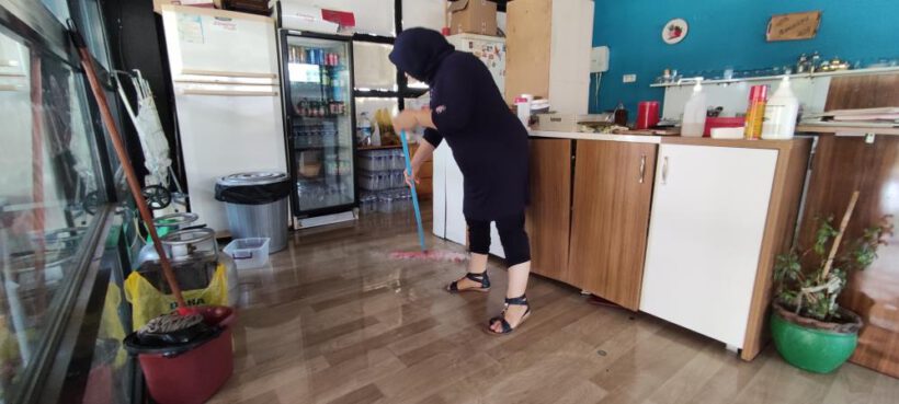 Hırsız su sayacını çaldı, iş yerini su bastı