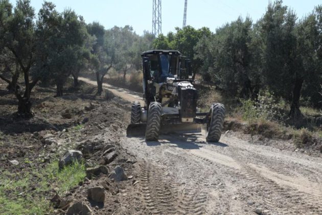 Gemlik’te tarım arazilerine giden yollar yenileniyor