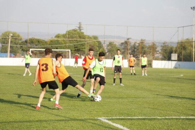 Gençlerin futbol şöleni başladı