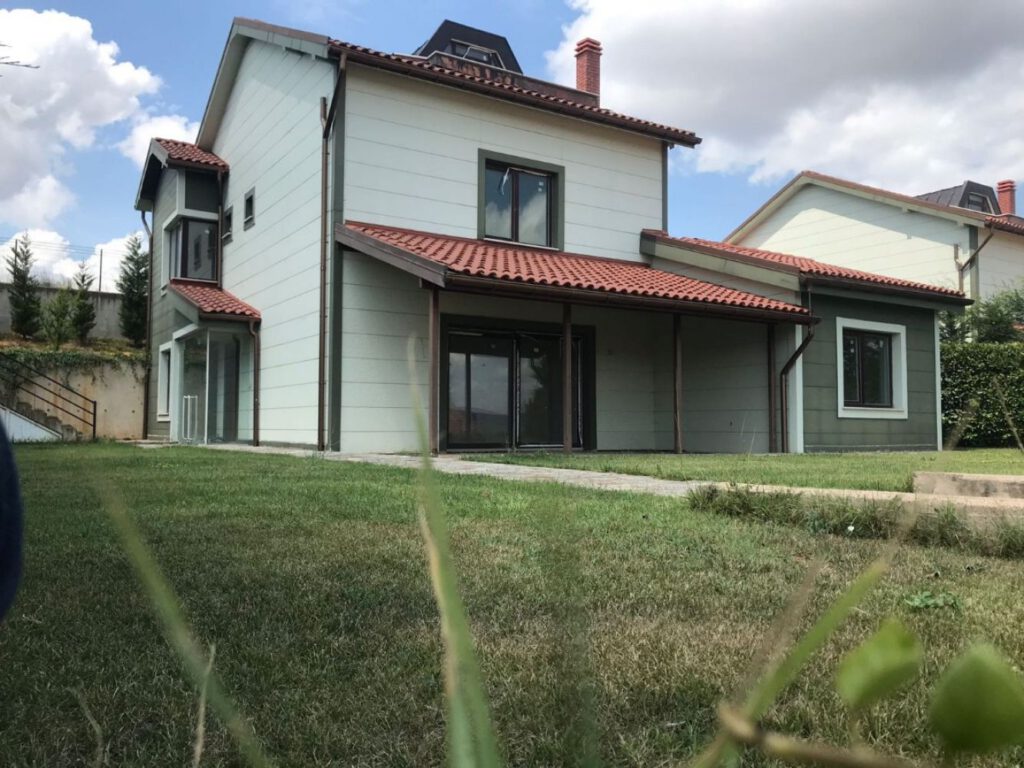 Bursa Mudanya’da 269 m² arsa üzerindeki tek katlı natamam ev satılıktır