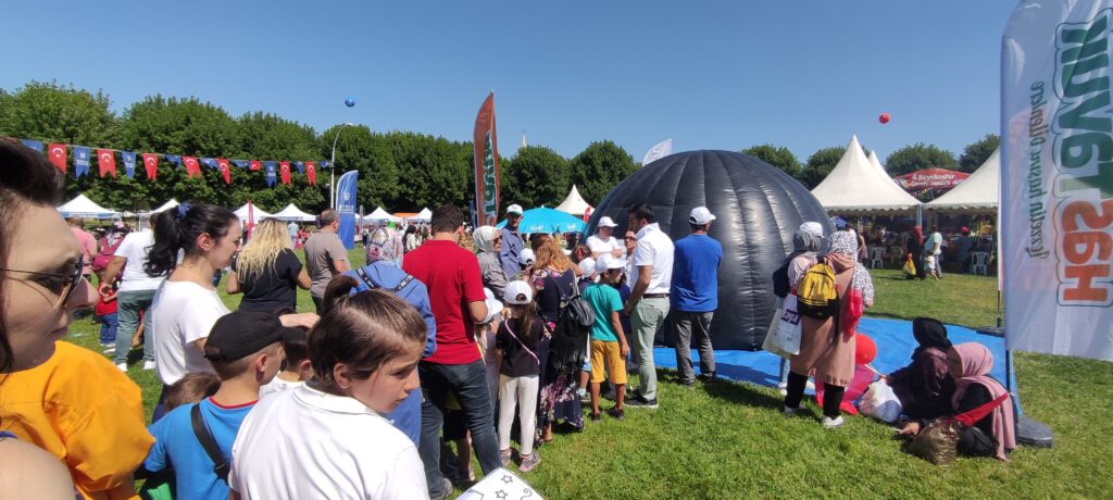 Çocuklar uzayı üç boyutlu öğreniyor