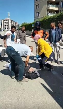 Kazada motosikletin üzerinden uçan sürücü yaralandı