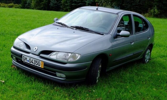 1977 model Renault marka araç mahkemeden satılıktır