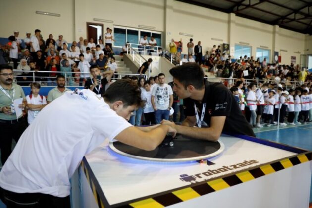 İnegöl’de teknoloji festivaline 61 ilden kaşifler katıldı