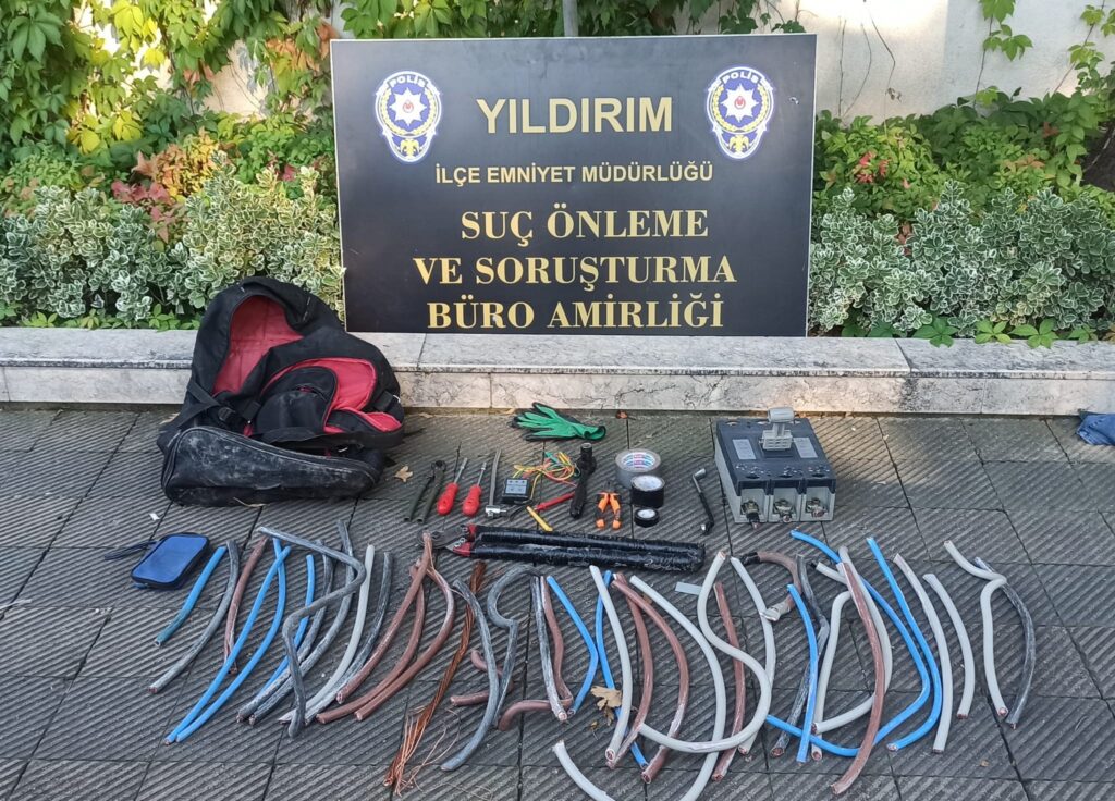 Bursa’da trafo fareleri yakayı ele verdi