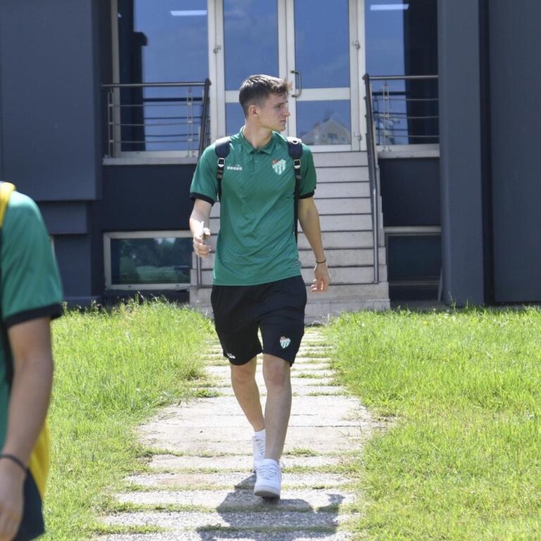 Bursaspor kafilesi Afyon’a hareket etti