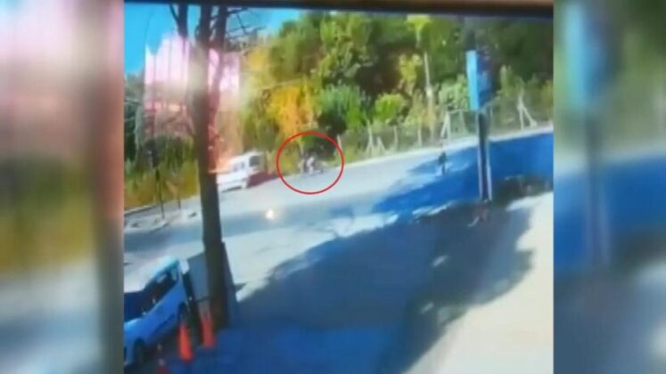 Hatalı dönüş yapan araca çarptı, kask sayesinde kazayı hafif atlattı