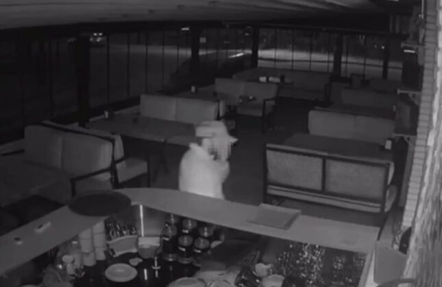 Bursa’da hırsız, kamerayı görünce elleriyle yüzünü kapattı