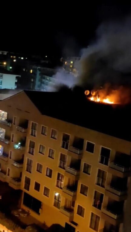 Bursa’da 6 katlı binanın çatı katı alev alev yandı, 1 kişi dumandan etkilendi