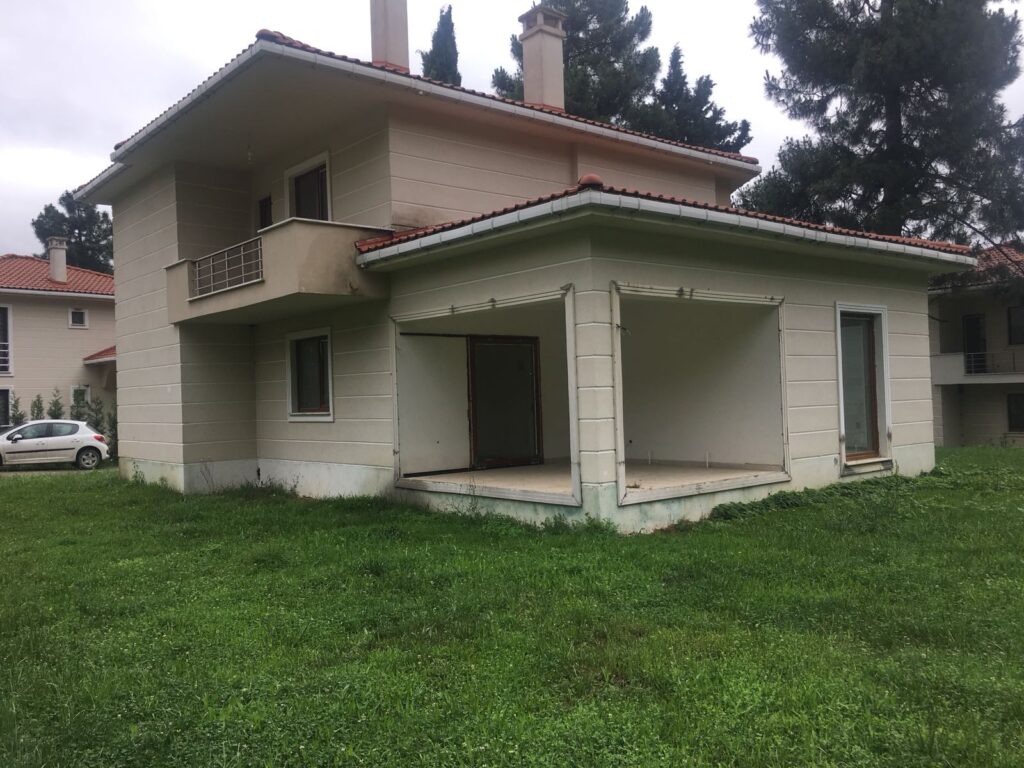 Bursa Osmangazi’de 111 m² arsa üzerindeki iki katlı bina icradan satılıktır