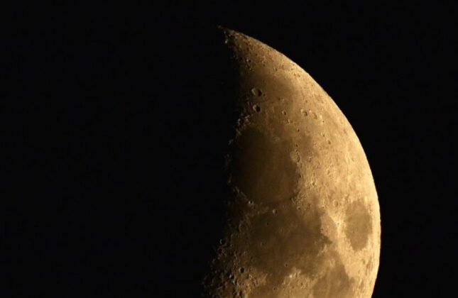 Ahlat’ta ‘Yeni Ay’ hayran bıraktı