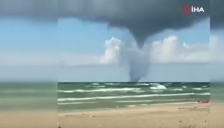 Kanada’da su hortumu paniği