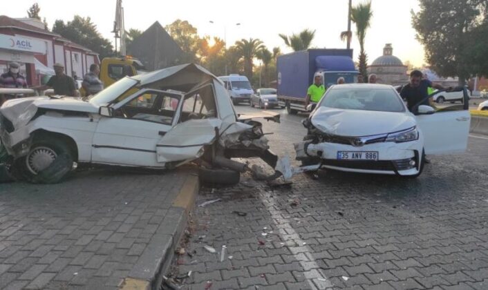 İzmir’de 3 araçlı zincirleme kaza: 3 yaralı