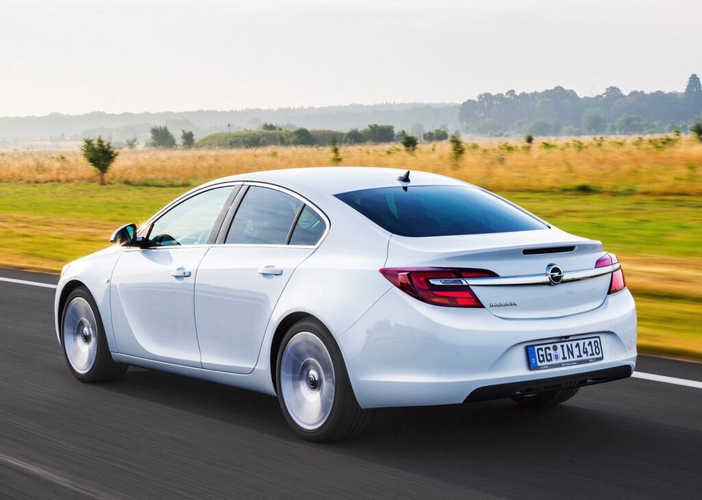 2016 model opel Insignia marka araç icradan satılıktır