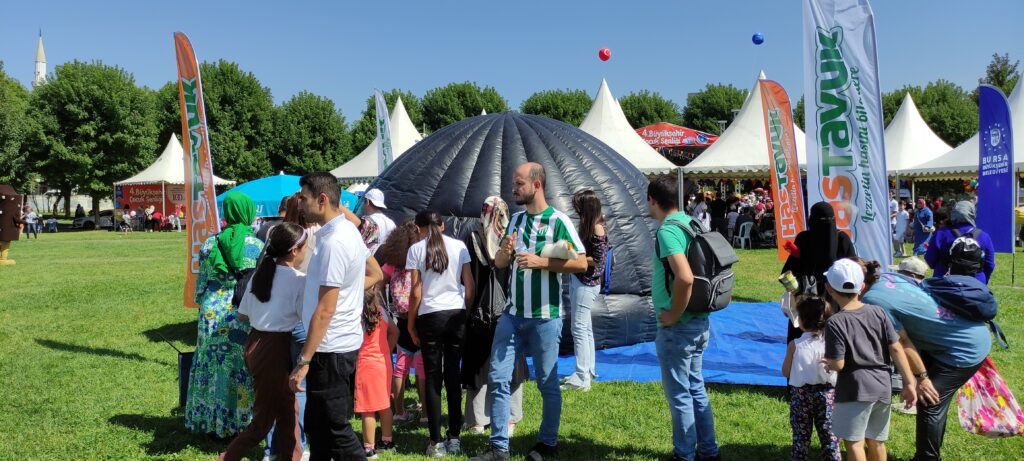 Çocuklar uzayı üç boyutlu öğreniyor