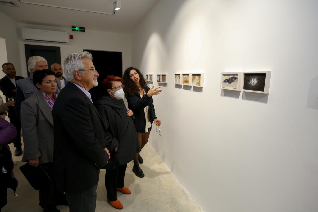 ‘Tekinsiz’ sergi izlenime açıldı