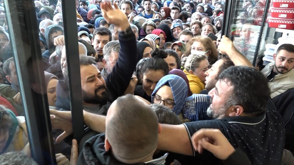 Bursa’da alışveriş çılgınlığı