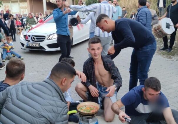 Arkadaşları damada yapmadığını bırakmadı