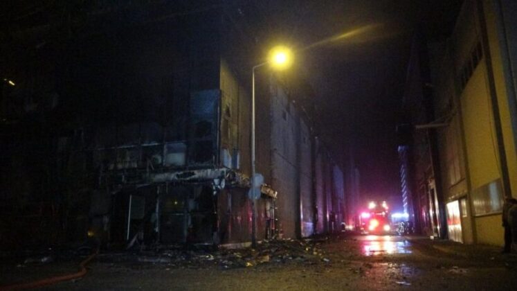 Bursa’da et deposunda çıkan yangın 3 saatte söndürüldü