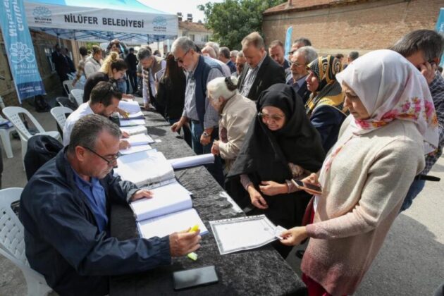Nilüfer Doğanköy’de hak sahipleri tapularına kavuştu