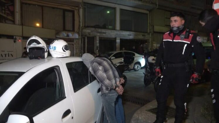 ‘Dur’ ihtarına uymayan aracı polis ekipleri 5 dakikada yakaladı