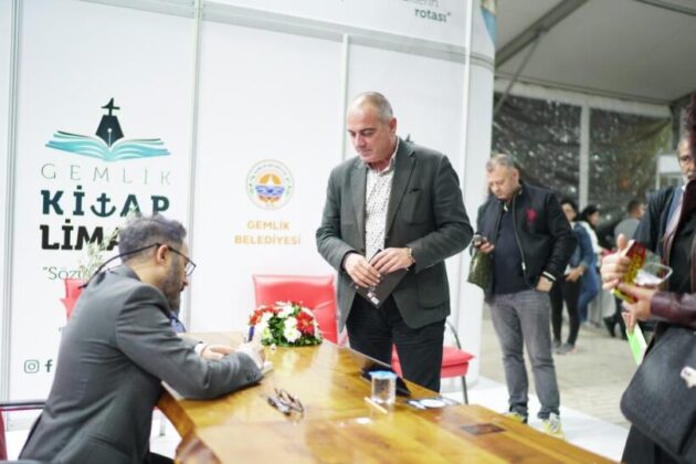 Gemlik Kitap Limanı’nda edebiyat rüzgârı