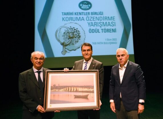 ‘Yaşayan Tarih Hisar İçi Projesi’ne özel ödül