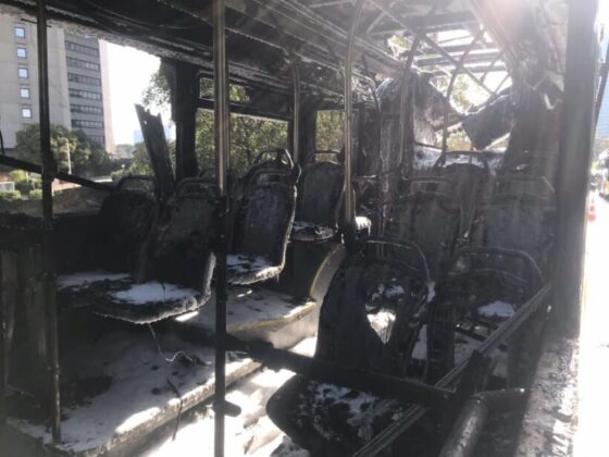 Beşiktaş’ta seyir halindeki İETT otobüsü alev aldı