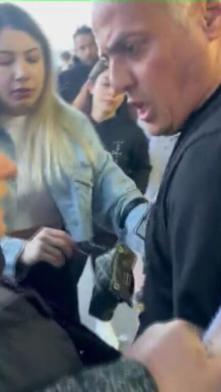 Çekmeköy’de metro önünde ‘kadınların fotoğrafını çekiyorsun’ tartışması