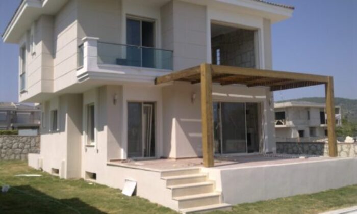 Bursa Mudanya’da 796 m² arsa üzerindeki iki katlı ev icradan satılıktır