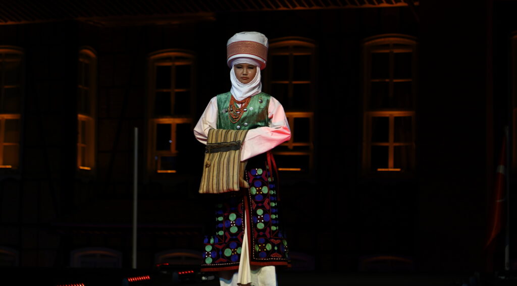 Türk kadınının zarafeti podyumda